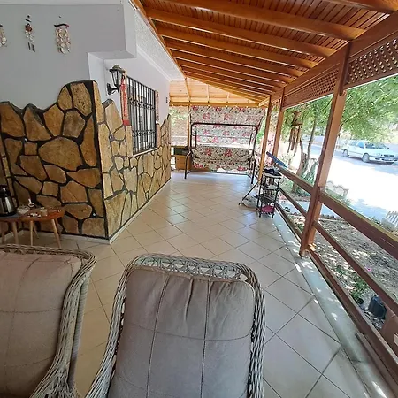 Deniz Yildizi Sitesi Havuzlu Villa Kusadasi