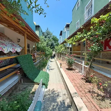 Deniz Yildizi Sitesi Havuzlu