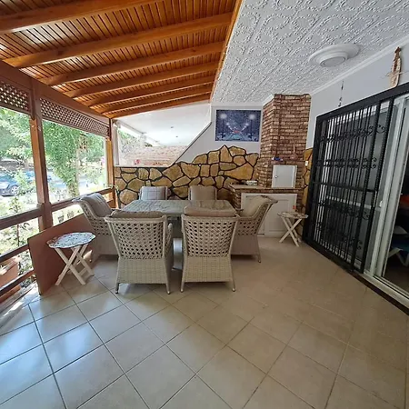Deniz Yildizi Sitesi Havuzlu Villa