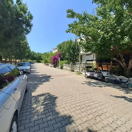Villa Deniz Yildizi Sitesi Havuzlu Kusadasi