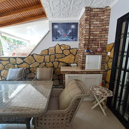 Deniz Yildizi Sitesi Havuzlu Villa *