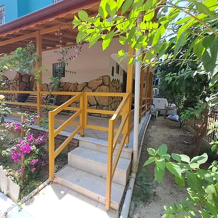Deniz Yildizi Sitesi Havuzlu Villa Kusadasi