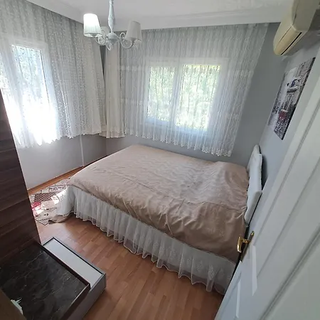 Deniz Yildizi Sitesi Havuzlu Villa Kusadasi